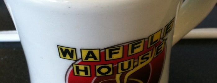 Waffle House is one of Locais curtidos por Alejandra.