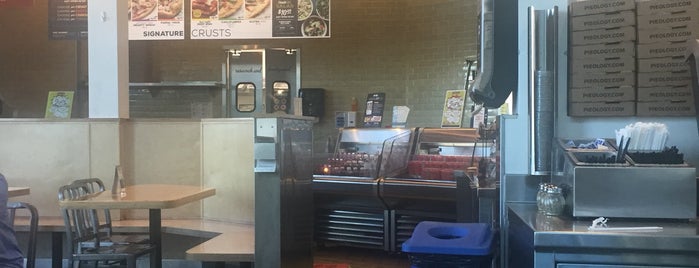 Pieology Pizzeria is one of Karen : понравившиеся места.