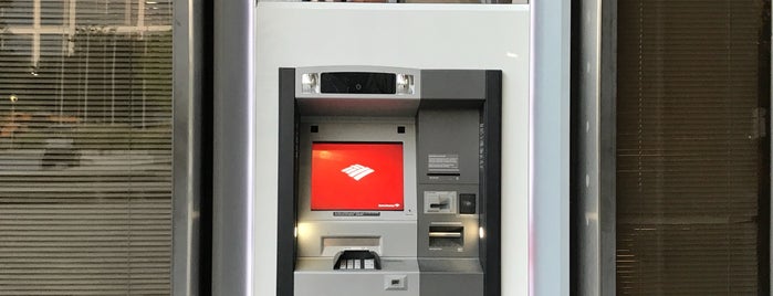 Bank Of America ATM is one of สถานที่ที่ Chester ถูกใจ.