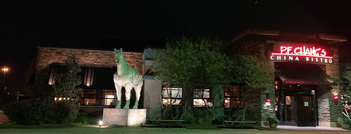 P.F. Chang's is one of Lugares favoritos de Dylan.