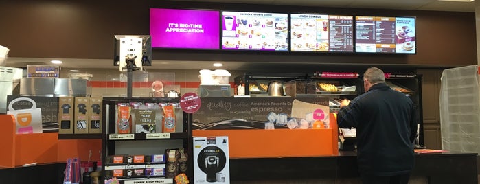 Dunkin' is one of Chelseaさんの保存済みスポット.