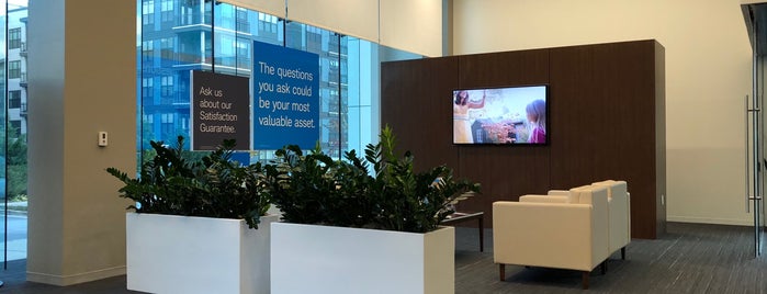 Charles Schwab is one of Chesterさんのお気に入りスポット.
