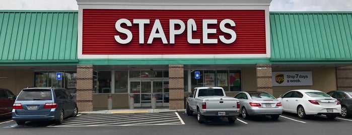 Staples is one of Frankさんのお気に入りスポット.