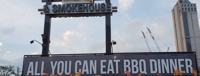 Frontier BBQ & Smokehouse is one of Orte, die H gefallen.