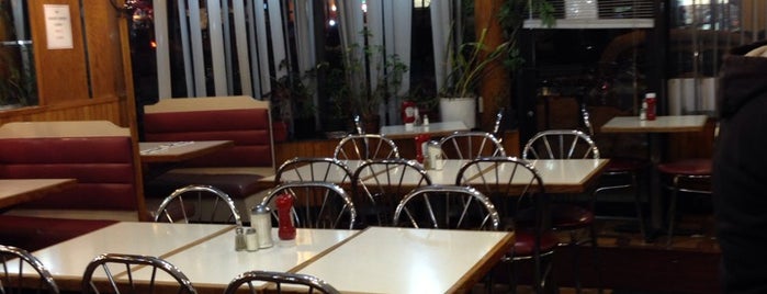 Reme's Restaurant is one of Tempat yang Disukai Lady.