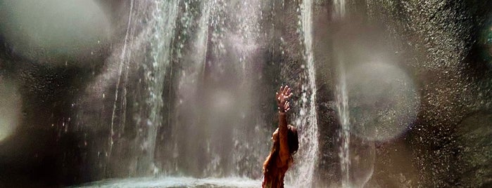 Tukad Cepung Waterfall is one of Бали Оля Верн.