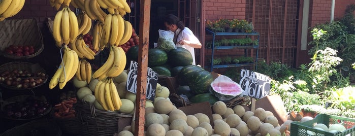 Frutería El Bosque is one of Farmers Markets.