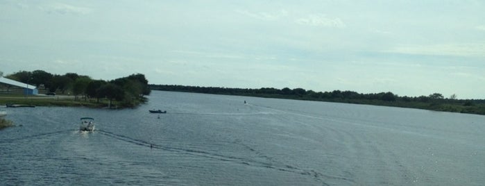 Kissimmee River is one of Lugares favoritos de Lizzie.