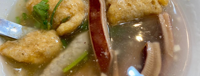 兩喜號魷魚羹 is one of 老台北美食朝聖清單.