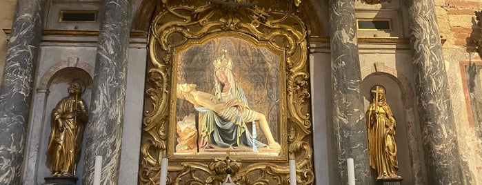 Basilica di San Zeno is one of Angela Teresaさんのお気に入りスポット.