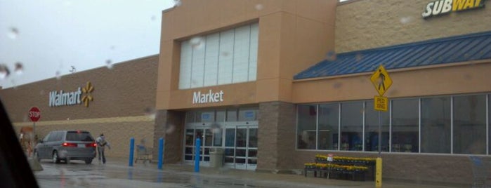 Walmart Supercenter is one of Posti che sono piaciuti a Spencer.