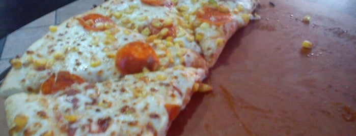 Pizza Hut is one of Locais curtidos por Alvaro.