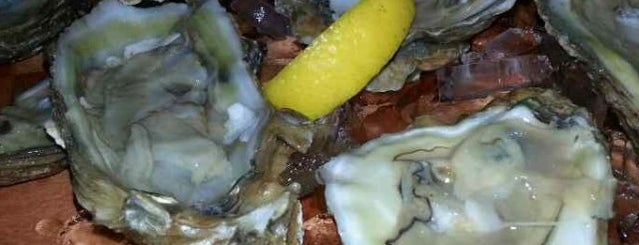 The Crab Shack is one of Locais salvos de Jennifer.