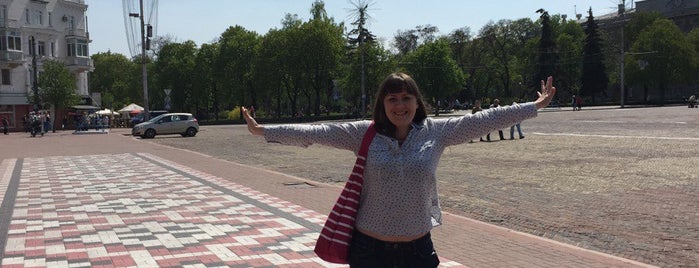 Krasna square is one of Locais curtidos por Алла.