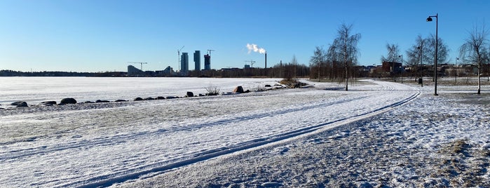 Toukolan rantapuisto is one of Posti che sono piaciuti a mikko.