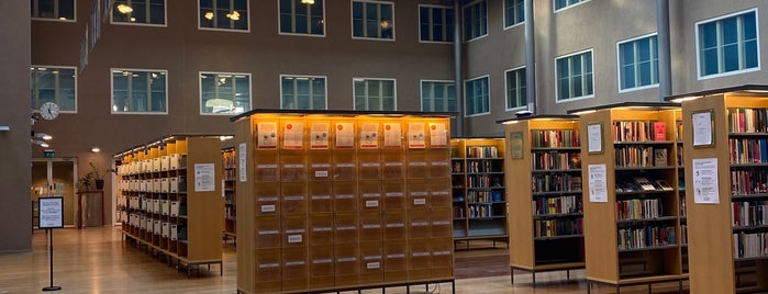 Arabianrannan kirjasto is one of Helsinki.