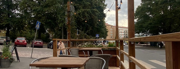 Sivukirjasto is one of Pubs along the Helsinki metro line.