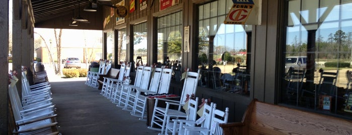 Cracker Barrel Old Country Store is one of สถานที่ที่ Kat ถูกใจ.