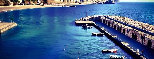 Porto Turistico di Maiori is one of Posti che sono piaciuti a Abdulaziz.