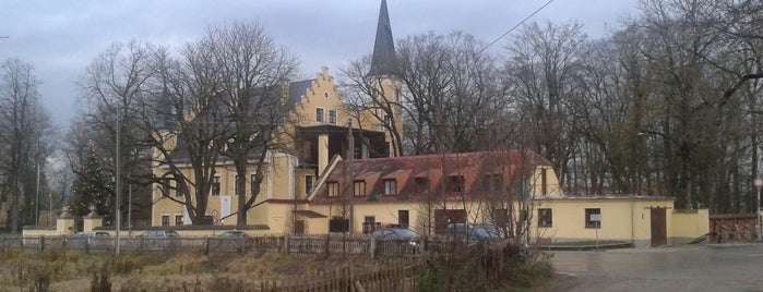 Schloss Freiham is one of Biergärten.