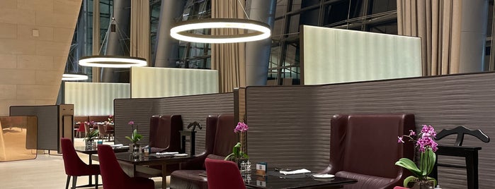 Al Safwa First Lounge is one of Tempat yang Disukai Mark.