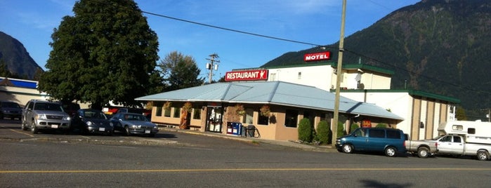 Rolly's Pancake House Restaurant is one of Tempat yang Disukai Taylor.