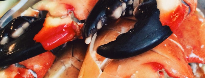 Joe's Stone Crab is one of Dan’s Liked Places.