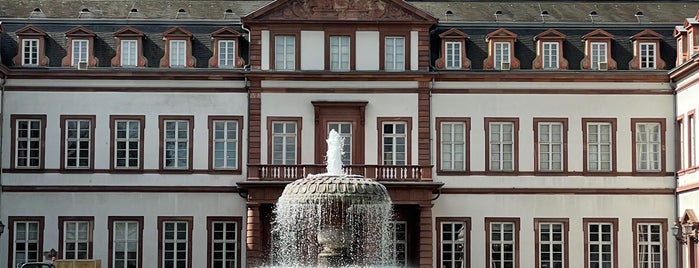 Schloß Phillippsruhe is one of Lugares favoritos de SMS FRANKFURT Group Travel.