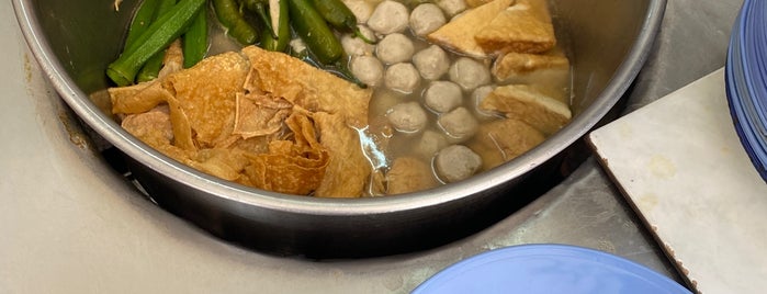 Cheong Foh Kopitiam (昌和茶餐室) is one of 小镇的味道.