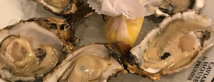 Oyster Bar is one of Vincentさんのお気に入りスポット.