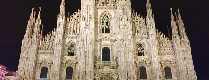 Duomo di Milano is one of Tempat yang Disukai Maik.