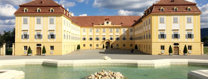 Schloss Hof is one of Tempat yang Disukai Maik.
