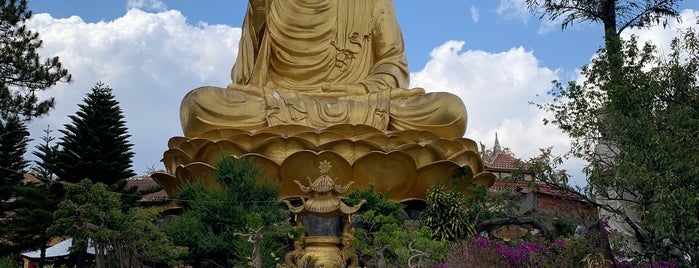 Golden Buddha Pagoda is one of Da Lat.