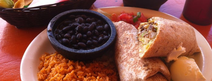 Baja Cafe Dos is one of Tempat yang Disukai Oxana.