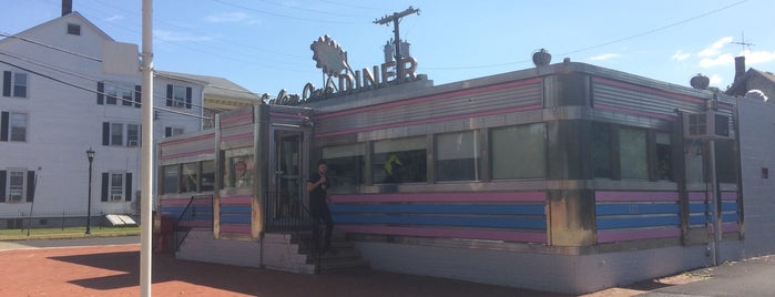 Salem Oak Diner is one of Diners I want to go.