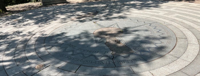 Crystal Palace Park Maze is one of Viaje a Londres.