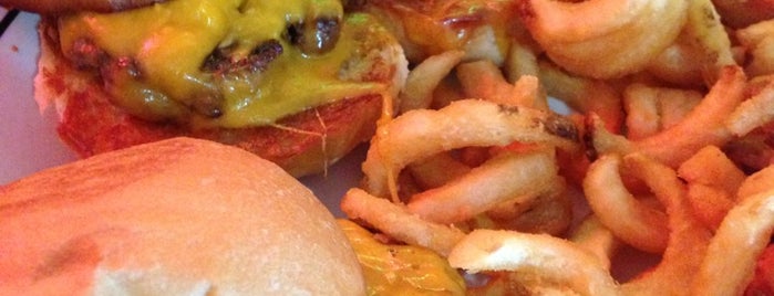 Wallbanger's Gourmet Hamburgers is one of Posti che sono piaciuti a Andres.