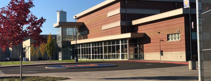 Ridgefield High School is one of Tempat yang Disukai Enrique.