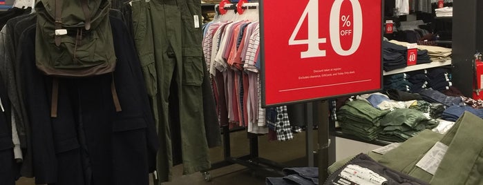 Old Navy is one of Nichole'nin Beğendiği Mekanlar.