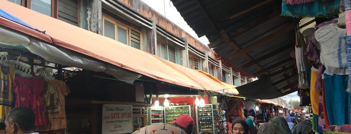 Pasar Atas (Pasar Ateh) is one of Guide to Bukittinggi's best spots.