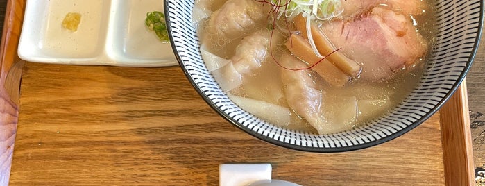 豚骨清湯 かつら is one of 麺類.