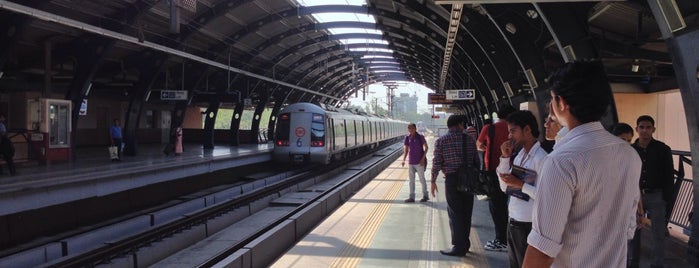 Ramakrishna Ashram Marg Metro Station is one of Orte, die Arvind gefallen.