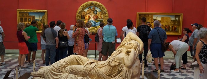 Galleria degli Uffizi is one of สถานที่ที่ Mahmut Enes ถูกใจ.