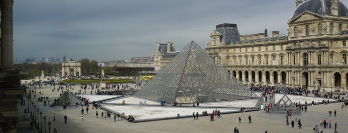 Louvre is one of Orte, die Mahmut Enes gefallen.
