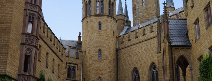 Château de Hohenzollern is one of Lieux qui ont plu à Mahmut Enes.