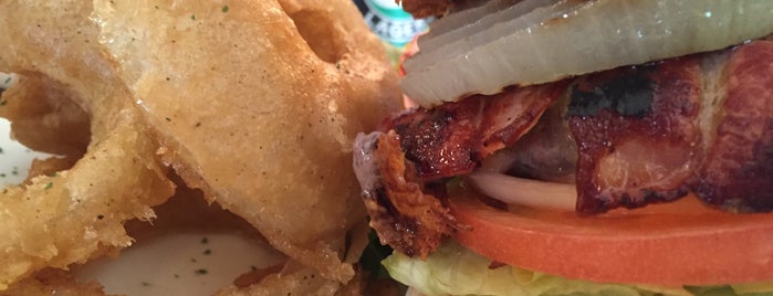 THE CORNER Hamburger & Saloon is one of Posti che sono piaciuti a Uzai.