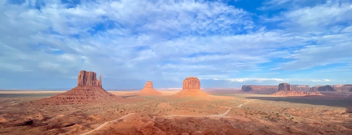Monument Valley is one of Arizona Roadtrip.
