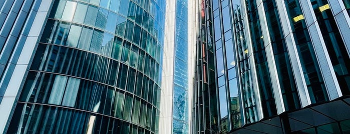 Aldgate is one of London.