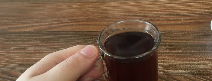 ÖZ ALTINBAŞAK CAFE & PATİSSERİE is one of Posti salvati di Faruk.