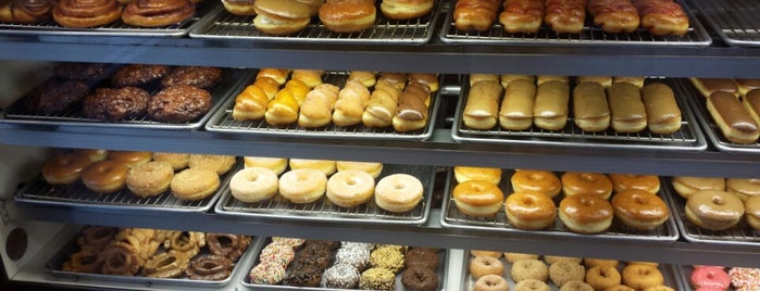 Richard's Donuts is one of Places I'm gonna Go.